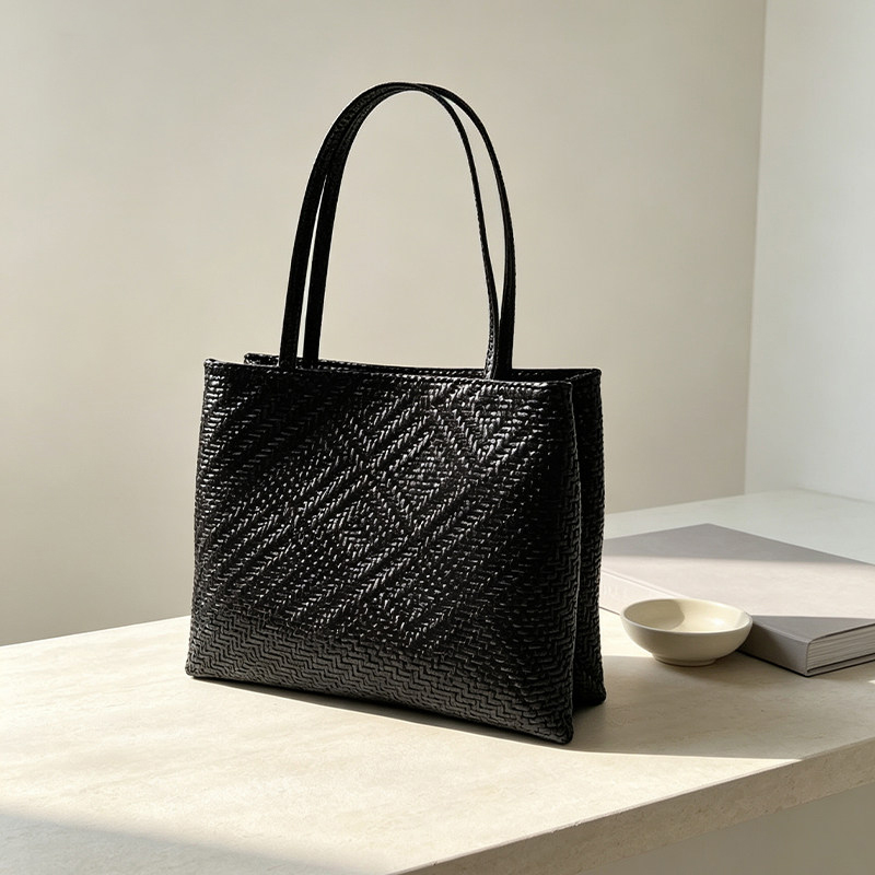 Mendy Genuine Leather Woven Pi - Luxury Bags Office 评论和价格