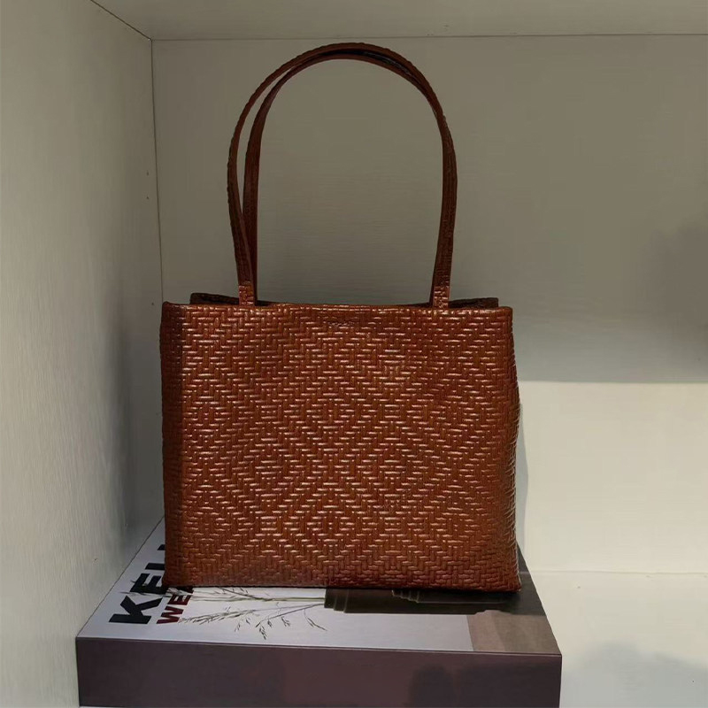 Mendy Genuine Leather Woven Pi - Luxury Bags Office 评论和价格