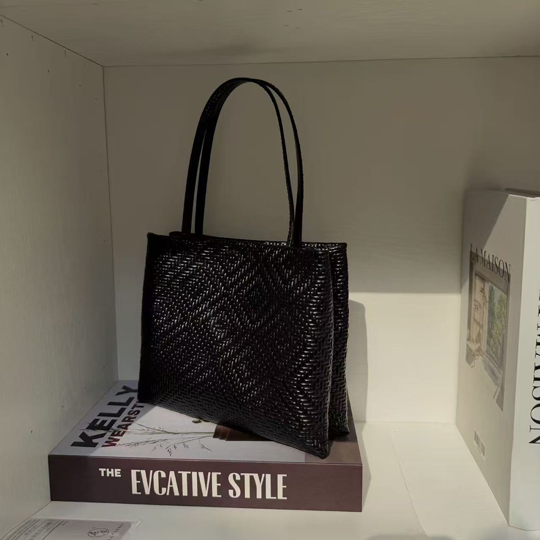 Mendy Genuine Leather Woven Pi - Luxury Bags Office 评论和价格
